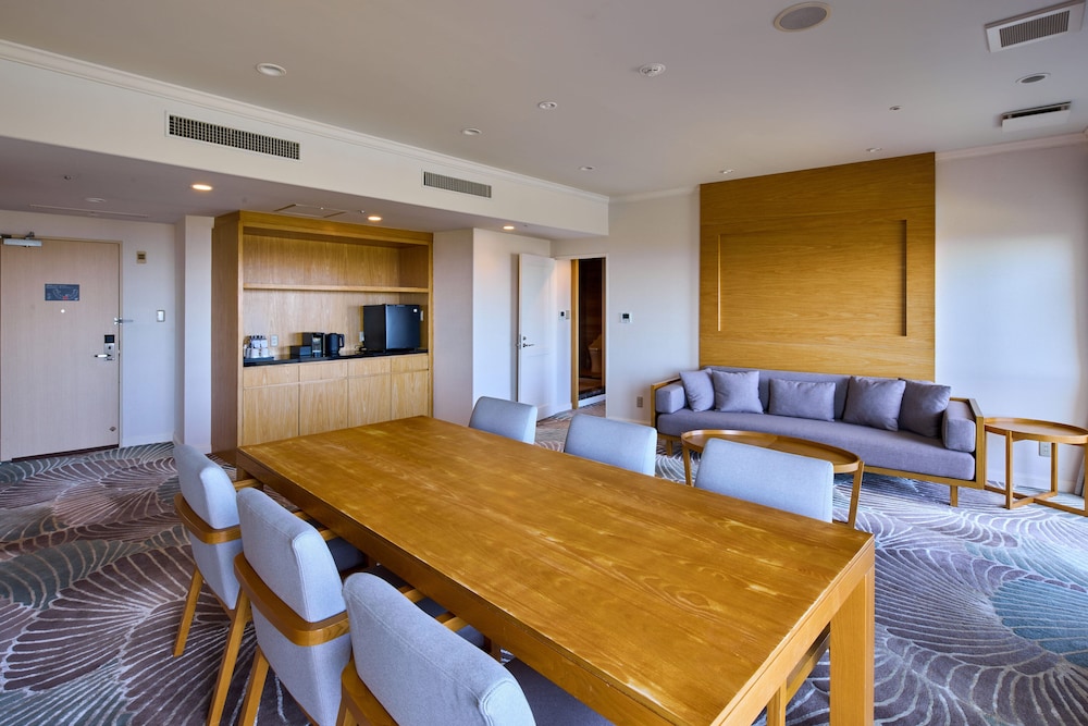 スイート 2 ベッドルーム ガーデンビュー (Floor 6) 客室11 | ANAクラウンプラザリゾート沖縄うるまヒルズ by IHG