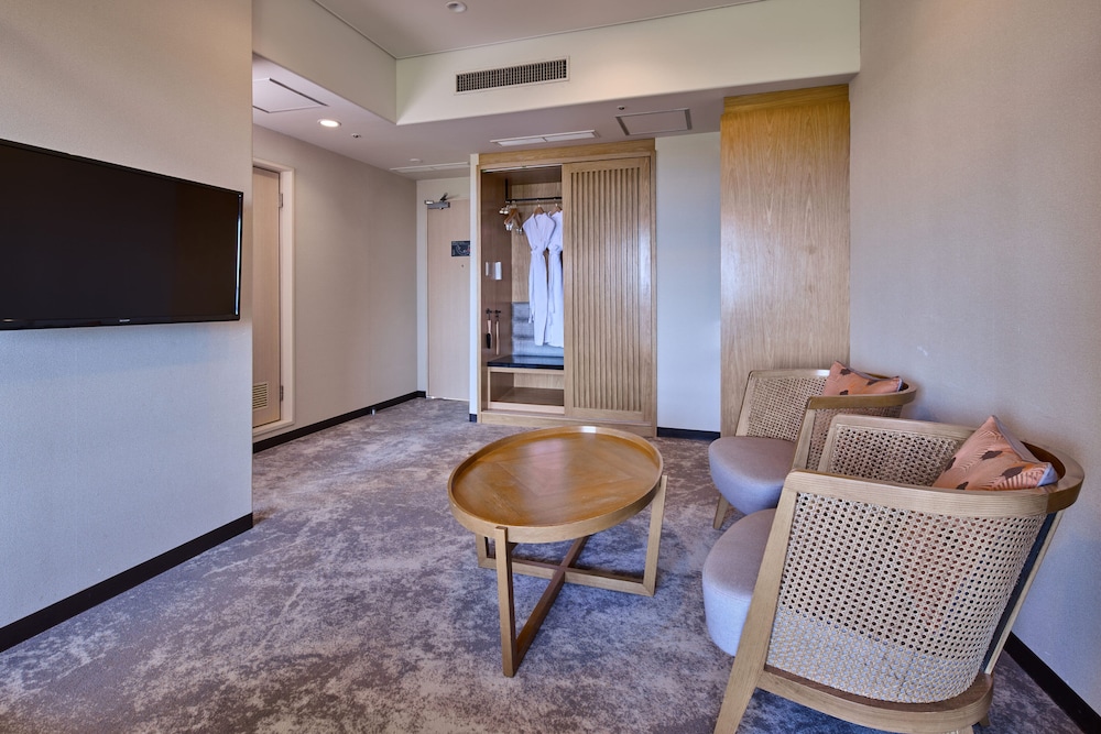 スイート 1 ベッドルーム ガーデンビュー (2 Twin, Tatami, Floor 6) | ANAクラウンプラザリゾート沖縄うるまヒルズ by IHG