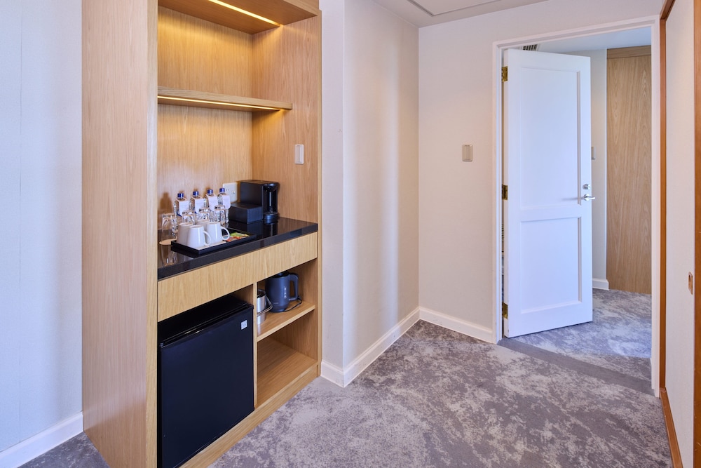 スイート 2 ベッドルーム ガーデンビュー (1 King, 2 Twin, Tatami, Floor 6) 客室8 | ANAクラウンプラザリゾート沖縄うるまヒルズ by IHG