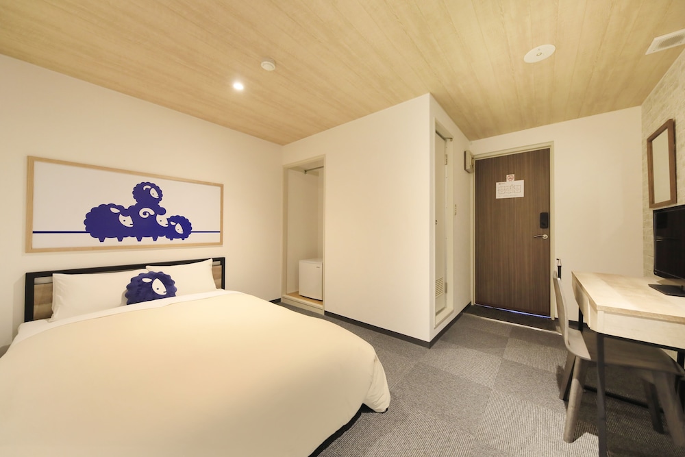 スタンダード ダブルルーム 客室4 | ココテル函館 - ホステル