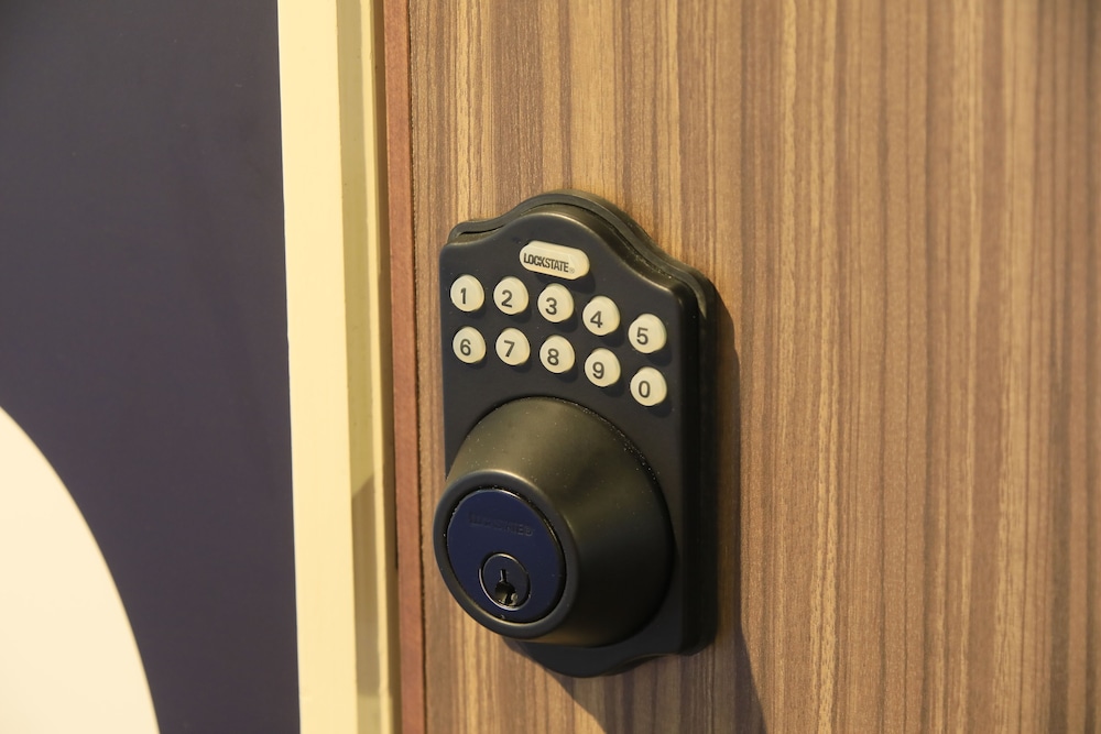 スタンダード ダブルルーム 客室2 | ココテル函館 - ホステル