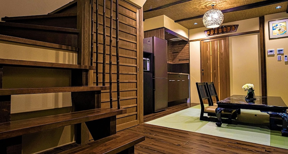 一棟貸し 客室内のダイニングエリア0 | 京蘭ー瑠安邸