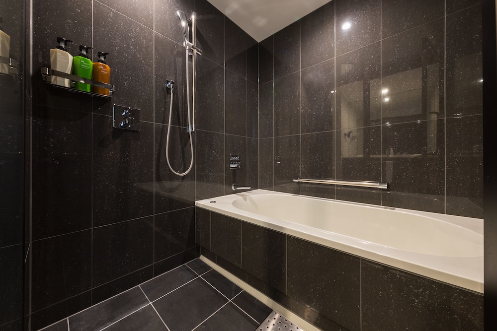 ハイフロアツインルーム,シティビュー, エキストラベッド付,禁煙 バスルーム2 | ホテルメトロポリタン川崎