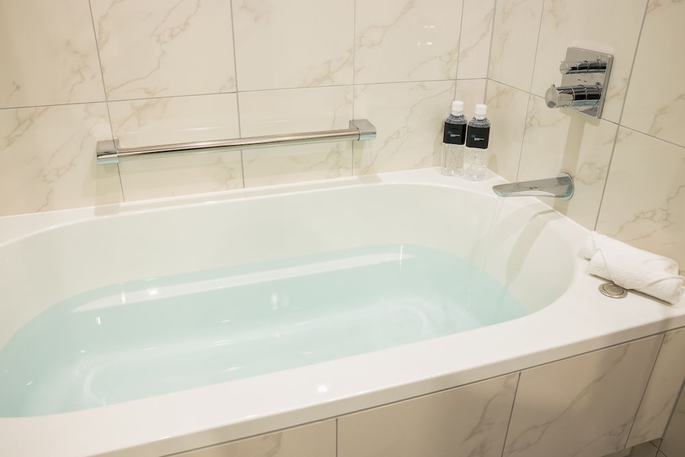 アーバンクイーンルーム,シティビュー, 禁煙 バスルーム2 | ホテルメトロポリタン川崎