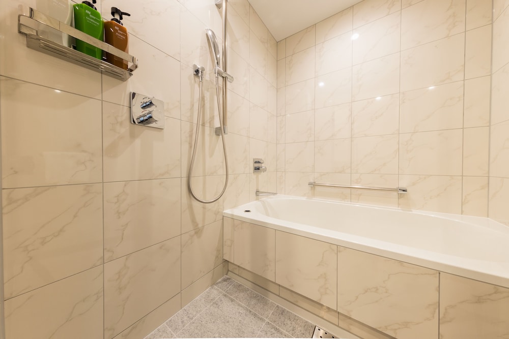 アーバンクイーンルーム,シティビュー, 禁煙 バスルーム1 | ホテルメトロポリタン川崎