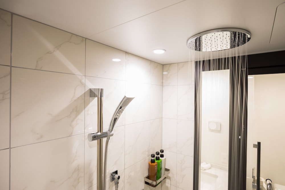 アーバンクイーンルーム,シティビュー, 禁煙 バスルームのシャワー0 | ホテルメトロポリタン川崎