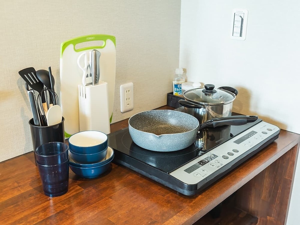 1室貸切 ロフト付き 客室内のダイニングエリア3 | アレーズド・ヴィラ白保