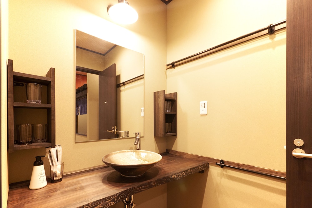 一棟貸し バスルームのシンク0 | 宿家 浅草本館