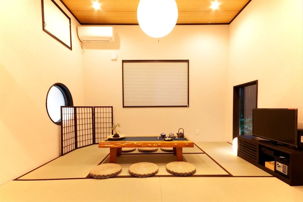 一棟貸し リビング エリア1 | 宿家 浅草本館