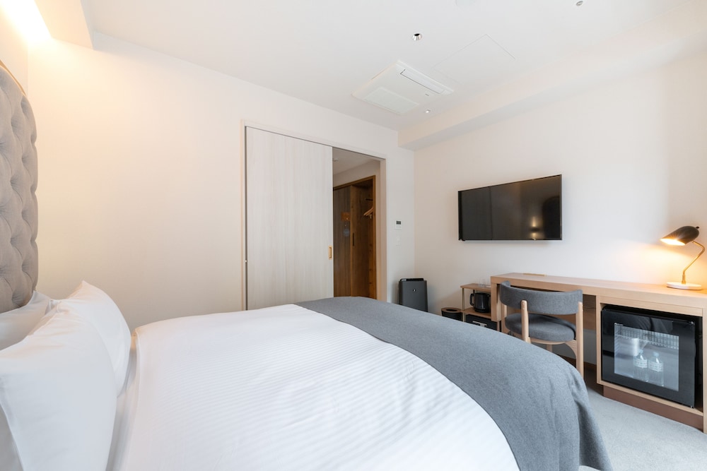 スタンダードクイーン シティビュー電車通り 禁煙 客室2 | ザ ノット 札幌