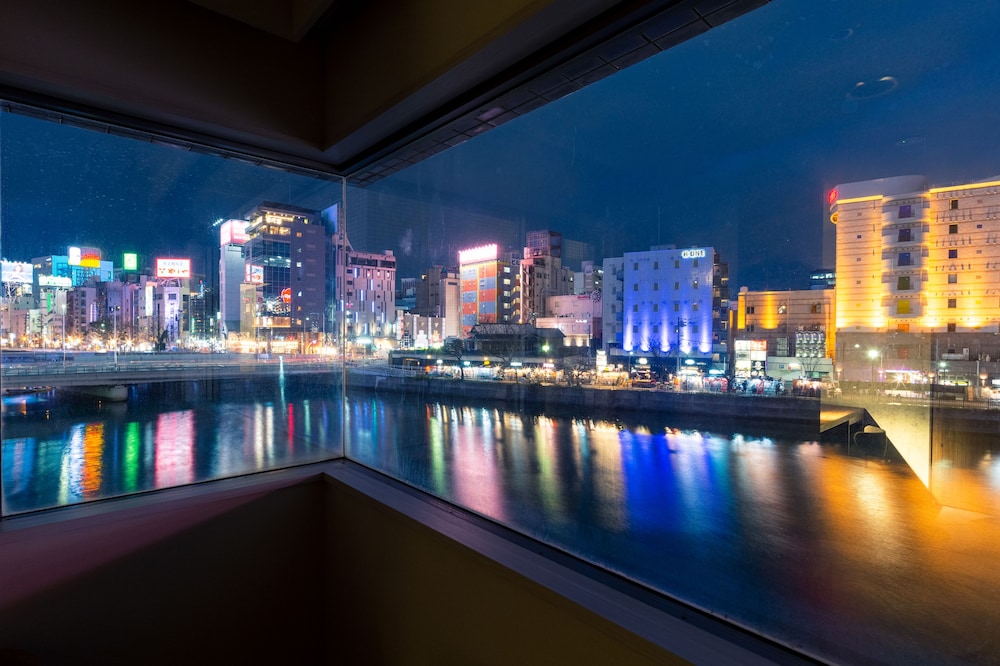 デラックスキングルーム リバービュー 禁煙 客室3 | ザ・ワンファイブ ヴィラ 福岡