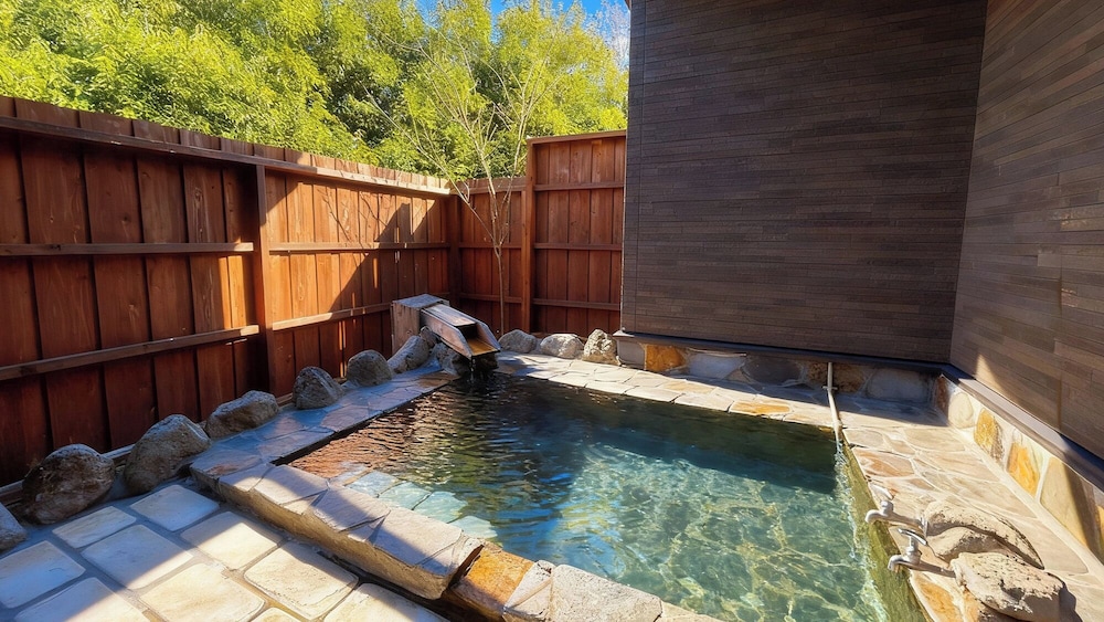 露天付離れ洋室エメラルド(301) 禁煙 客室3 | インターヒル 翼 湯布院