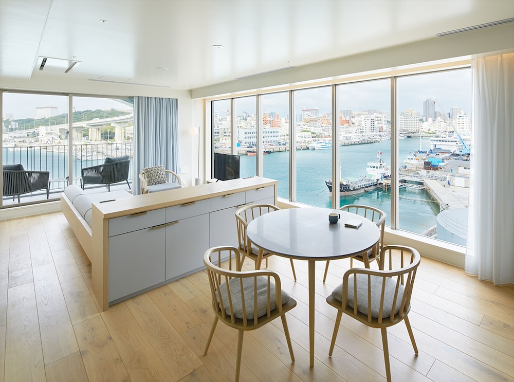 コーナースイート(クイーンベッド1台・ソファベッド2台) | ホテル アンテルーム 那覇