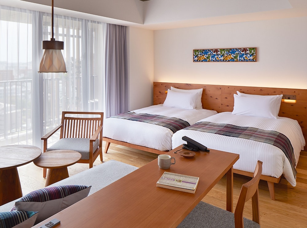 デラックスツイン (ソファベッド付) 禁煙 客室0 | ホテル ストレータ 那覇