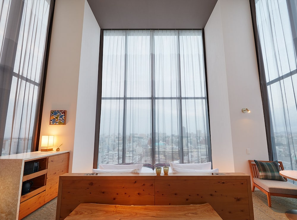 パノラマスイート（角部屋、11階/13階） | ホテル ストレータ 那覇