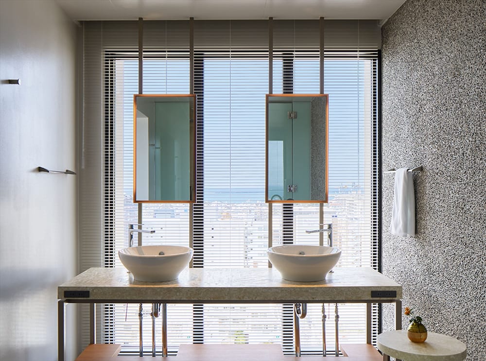 エグゼクティブスイート（14階、ソファベッド2台付） バスルーム0 | ホテル ストレータ 那覇