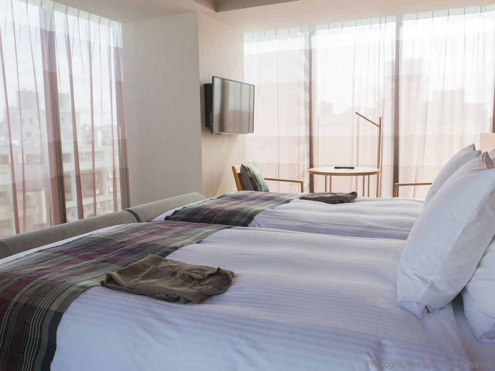 プレミアムコーナーツイン（角部屋、ソファベッド付） 客室2 | ホテル ストレータ 那覇