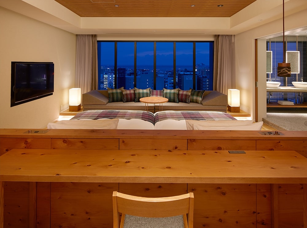 エグゼクティブスイート（14階、ソファベッド2台付） | ホテル ストレータ 那覇