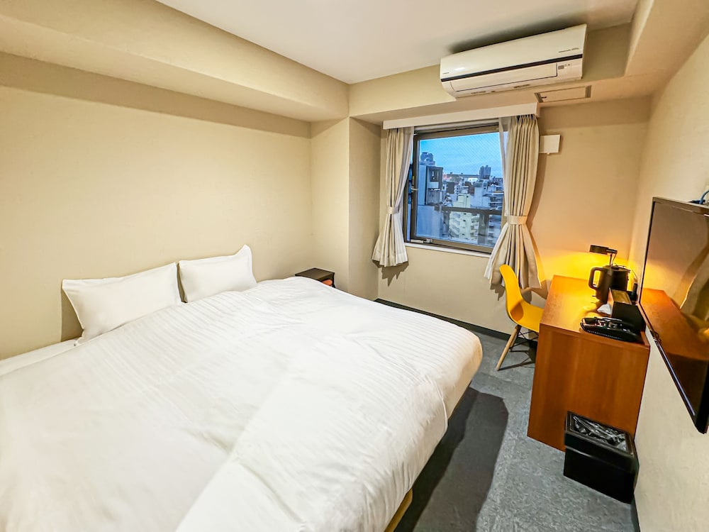 クラシック ダブルルーム クイーンベッド 1 台 シティビュー 客室1 | CHECK inn 大阪新今宮