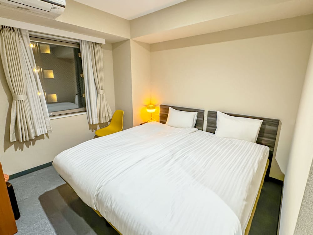 クラシック ダブルルーム クイーンベッド 1 台 シティビュー 部屋からの景観0 | CHECK inn 大阪新今宮