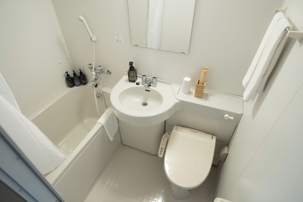 シグネチャー ダブルルーム (禁煙) バスルーム0 | Wayfarer Hotel Kyoto Shijo