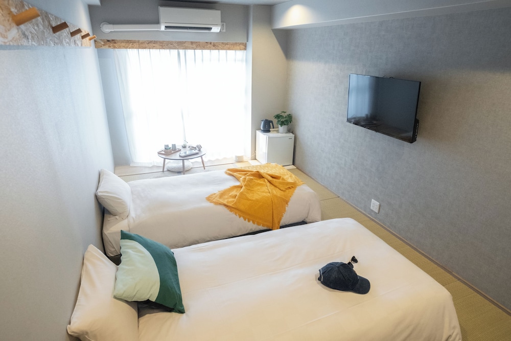 エッセンシャル和洋室ツイン / トリプル (禁煙) 客室1 | Wayfarer Hotel Kyoto Shijo