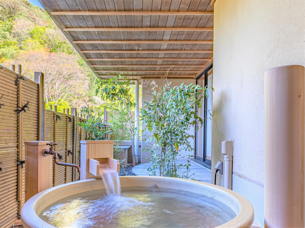 東館 和室 露天風呂付き 専用スパ浴槽0 | 修善寺温泉 桂川