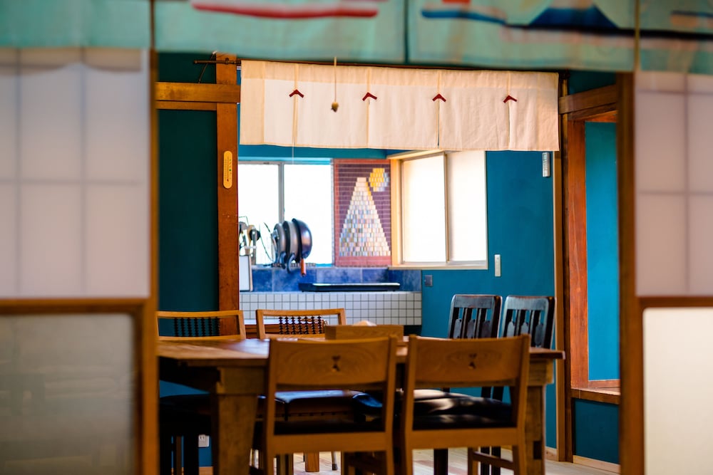 アパートメント 4 ベッドルーム 客室内のダイニングエリア4 | 富士山金魚