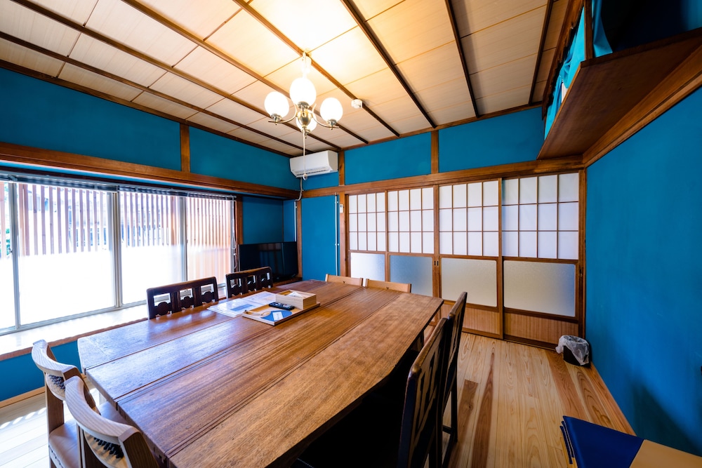 アパートメント 4 ベッドルーム 客室内のダイニングエリア0 | 富士山金魚