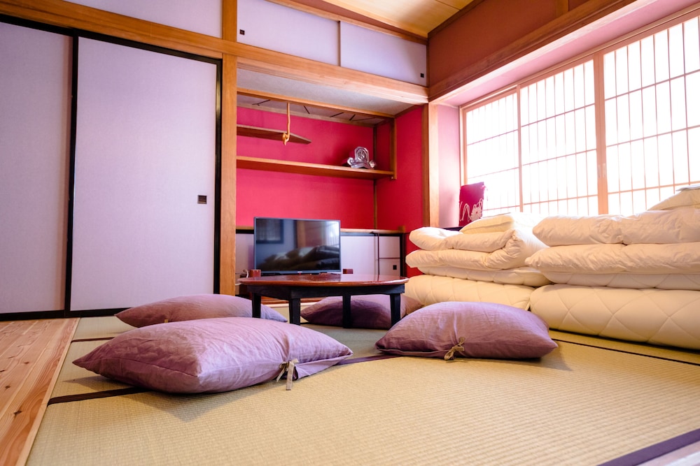 アパートメント 4 ベッドルーム リビングルーム0 | 富士山金魚