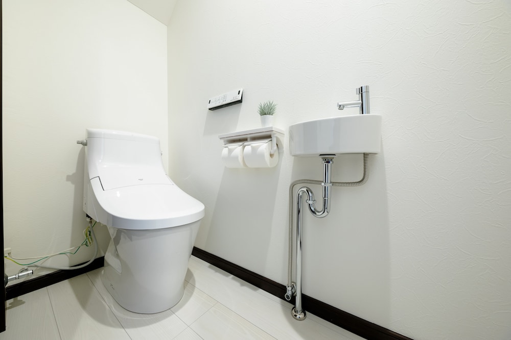 ヴィラ 3 ベッドルーム バスルーム1 | エラーブル Mt.Fuji "風"