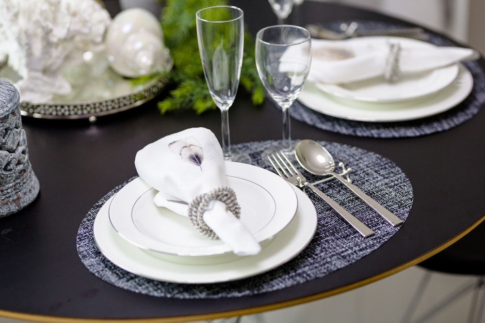 ヴィラ 3 ベッドルーム 客室内のダイニングエリア1 | エラーブル Mt.Fuji "風"