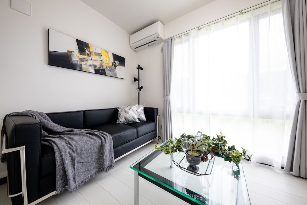 ヴィラ 3 ベッドルーム リビング エリア2 | エラーブル Mt.Fuji "風"