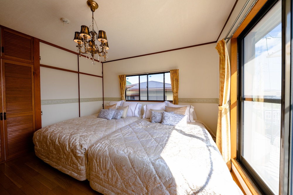 ヴィラ 6 ベッドルーム 客室7 | アイディステイ河口湖