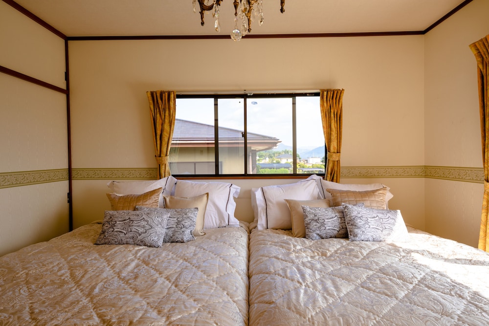 ヴィラ 6 ベッドルーム 客室10 | アイディステイ河口湖
