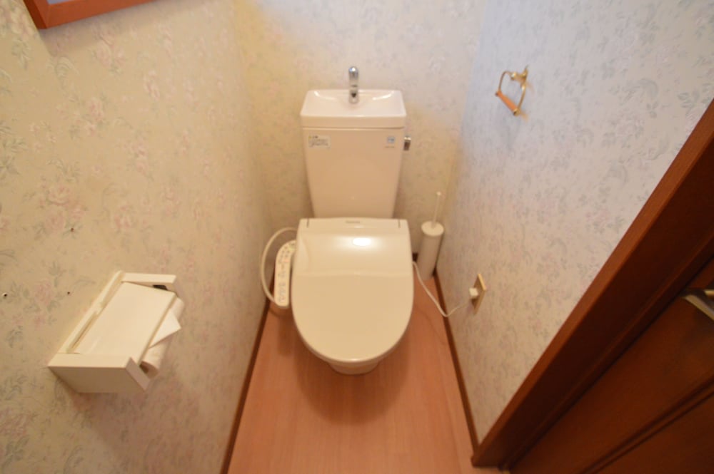 ヴィラ 6 ベッドルーム バスルーム1 | アイディステイ河口湖