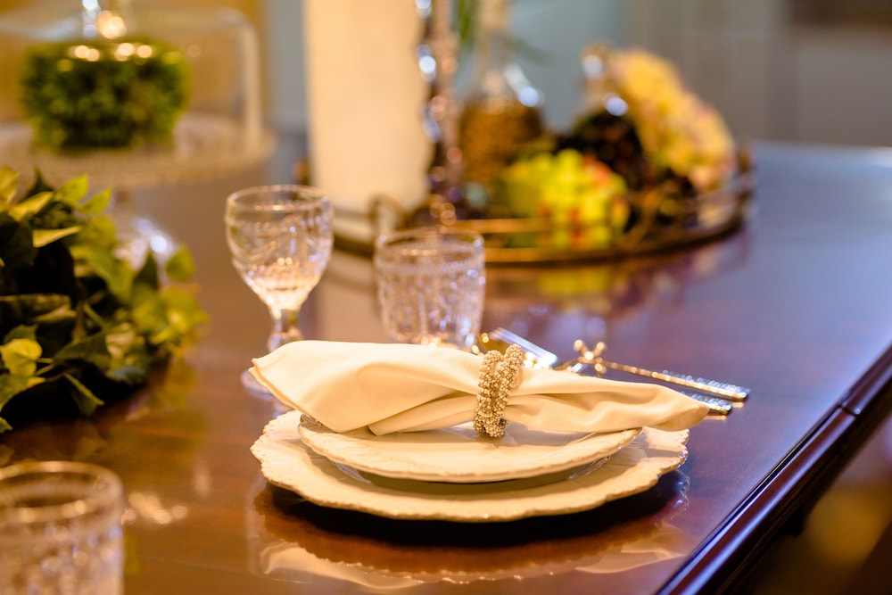 ヴィラ 6 ベッドルーム 客室内のダイニングエリア10 | アイディステイ河口湖