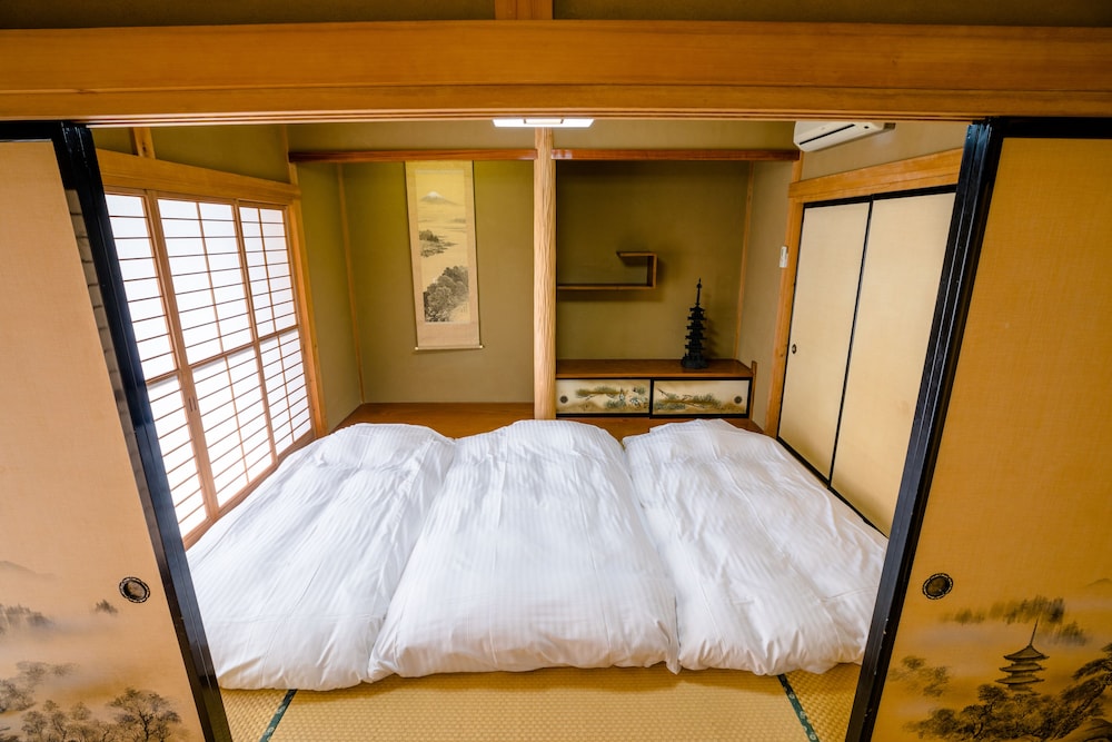 ヴィラ 6 ベッドルーム 客室2 | アイディステイ河口湖