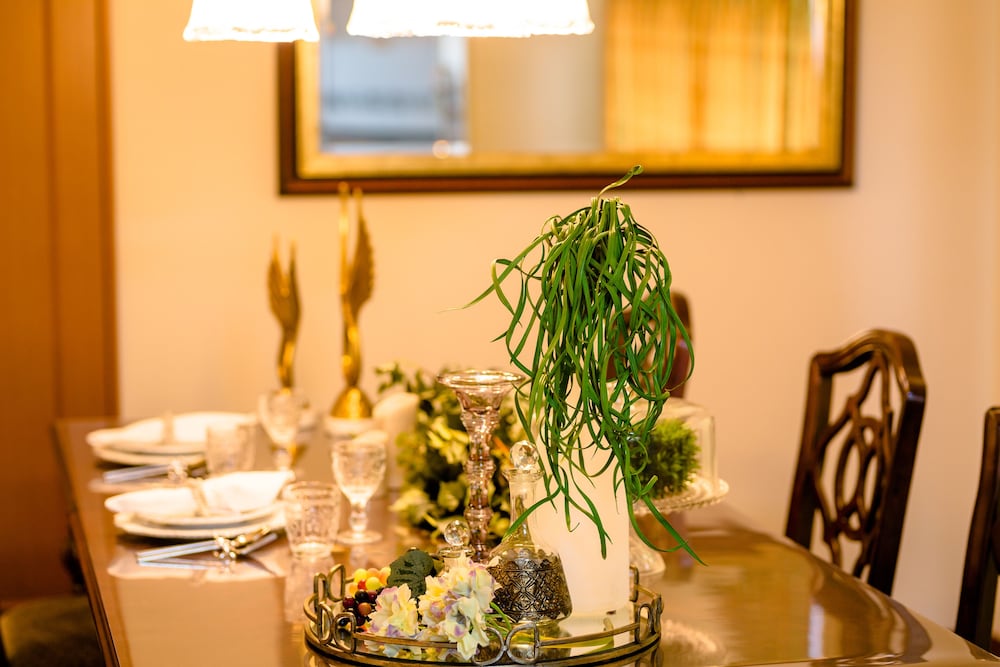 ヴィラ 6 ベッドルーム 客室内のダイニングエリア8 | アイディステイ河口湖