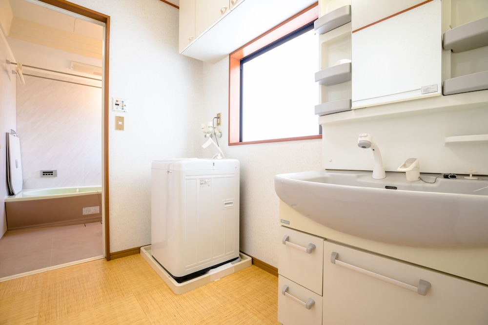 ヴィラ 6 ベッドルーム バスルームのシンク0 | アイディステイ河口湖