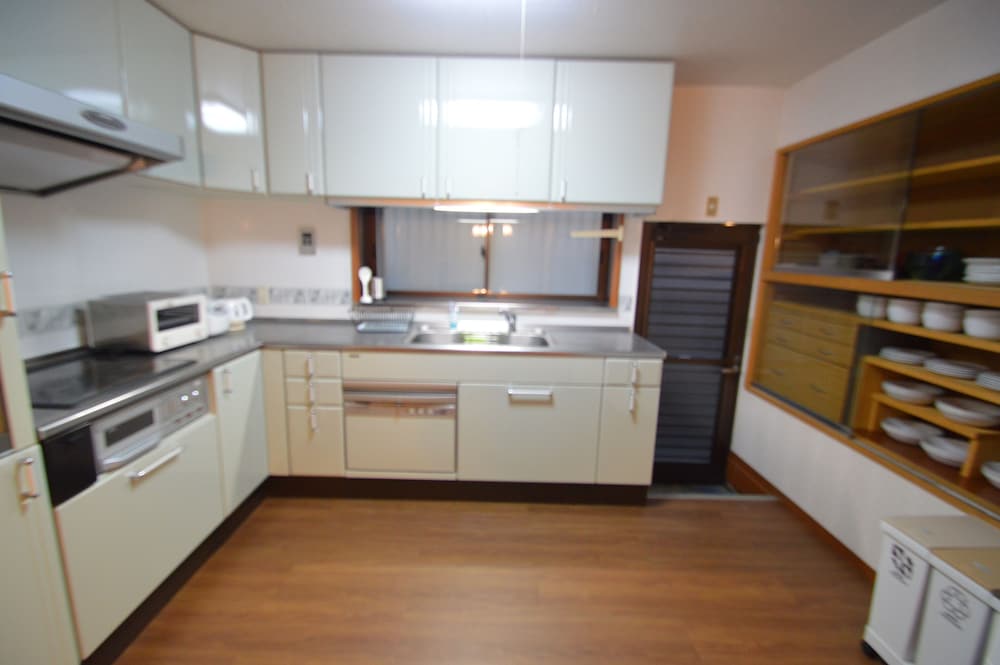 ヴィラ 6 ベッドルーム 専用キッチン5 | アイディステイ河口湖