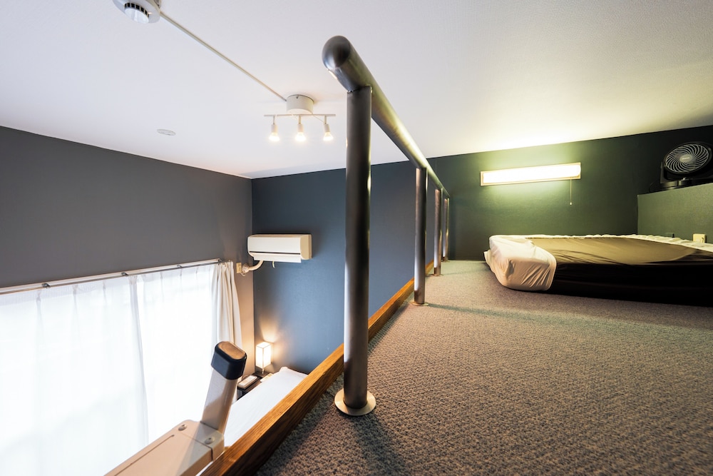 ベーシック トリプルルーム 客室8 | Plusone Nishikoen