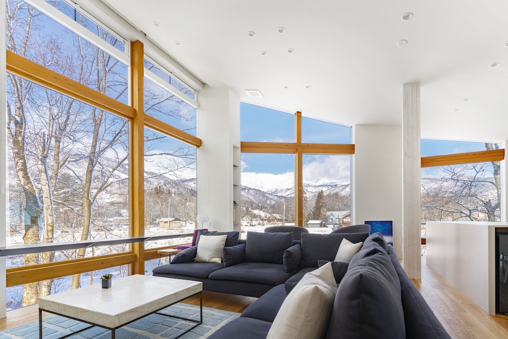 ラグジュアリー ハウス 4 ベッドルーム マウンテンビュー バスルーム2 | Alpinarc Chalet HAKUBA
