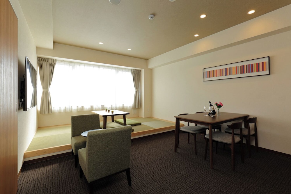 デザイン スイート 1 ベッドルーム 禁煙 スパ浴槽 リビング エリア0 | ランドーレジデンシャルホテル京都スイーツ