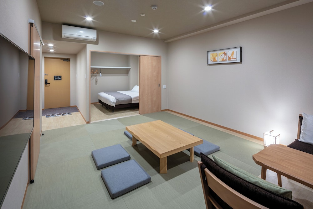 コンフォート スイート 1 ベッドルーム 禁煙 スパ浴槽 リビング エリア2 | ランドーレジデンシャルホテル京都スイーツ