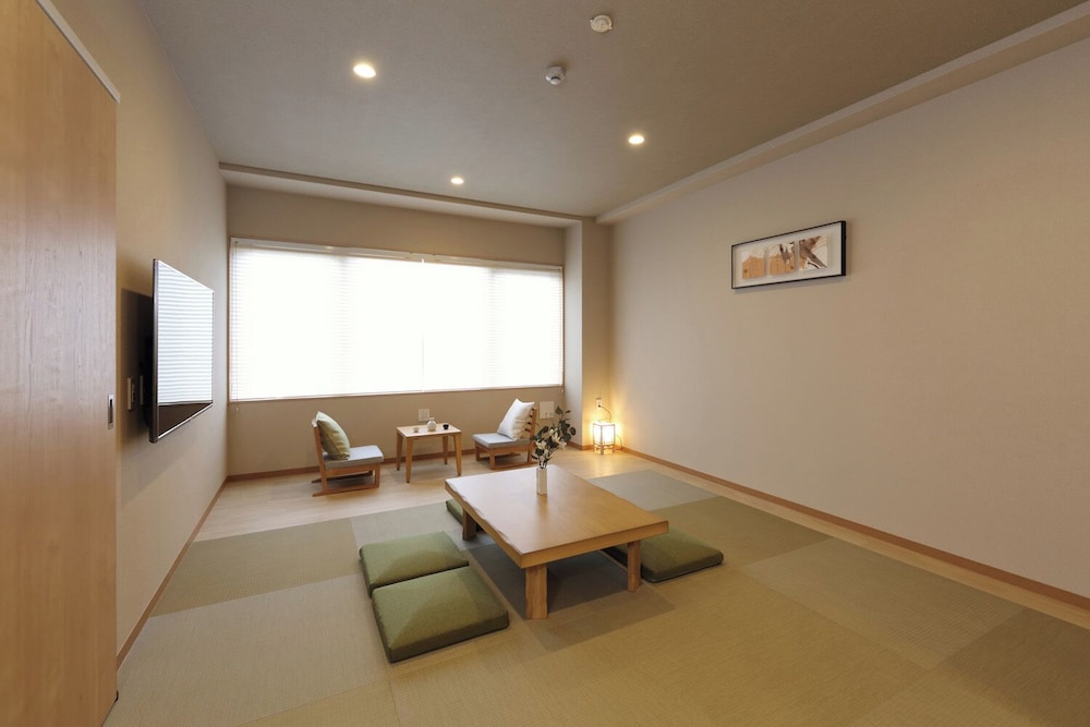 コンフォート スイート 1 ベッドルーム 禁煙 スパ浴槽 リビング エリア1 | ランドーレジデンシャルホテル京都スイーツ