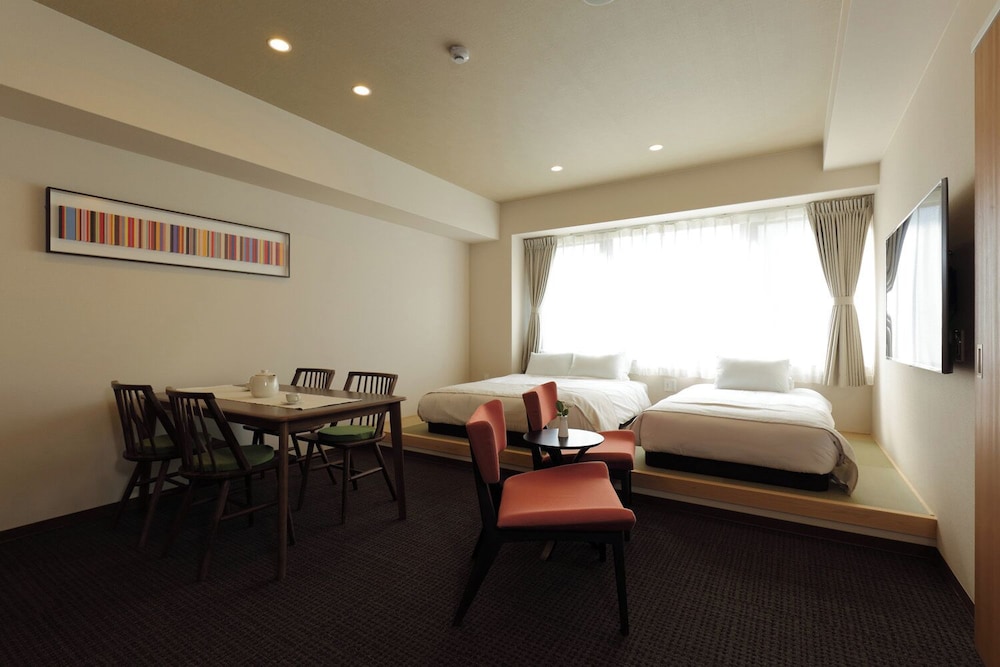 ファミリー スイート 1 ベッドルーム 禁煙 スパ浴槽 リビング エリア0 | ランドーレジデンシャルホテル京都スイーツ