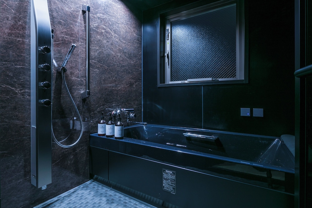 コンフォート スイート 1 ベッドルーム 禁煙 スパ浴槽 バスルーム1 | ランドーレジデンシャルホテル京都スイーツ