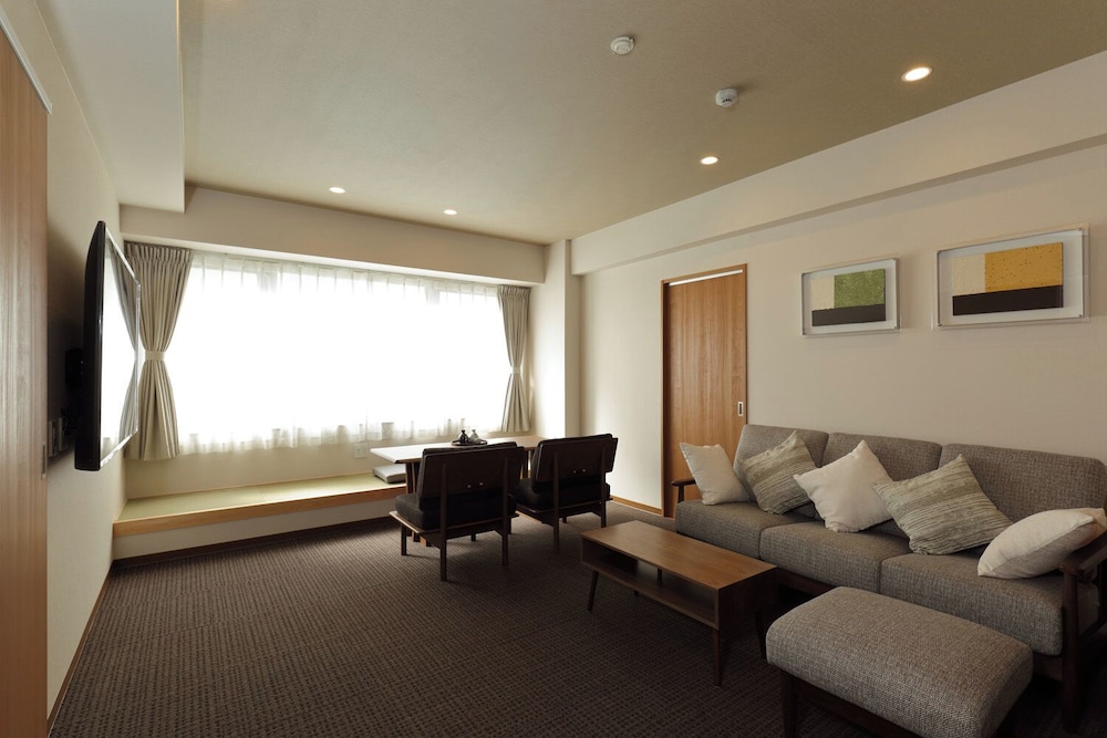 グランド スイート 2 ベッドルーム 禁煙 スパ浴槽 リビング エリア0 | ランドーレジデンシャルホテル京都スイーツ