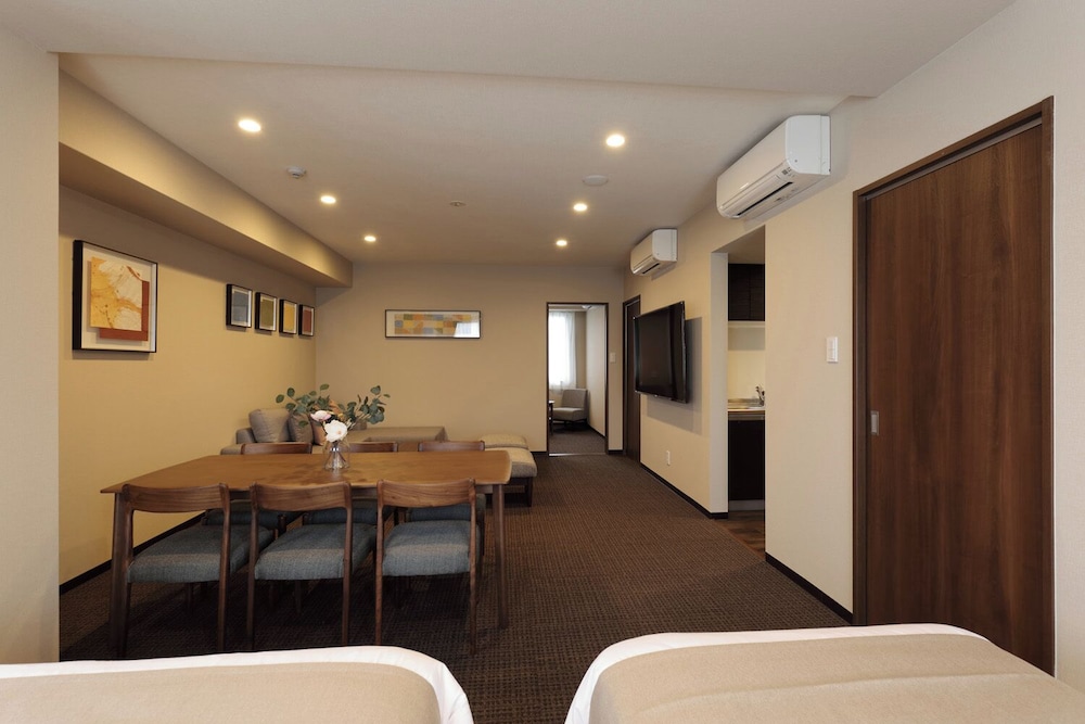 プレジデンシャル スイート 1 ベッドルーム 禁煙 スパ浴槽 リビング エリア1 | ランドーレジデンシャルホテル京都スイーツ